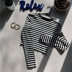 Long sleeve, striped, crop top.